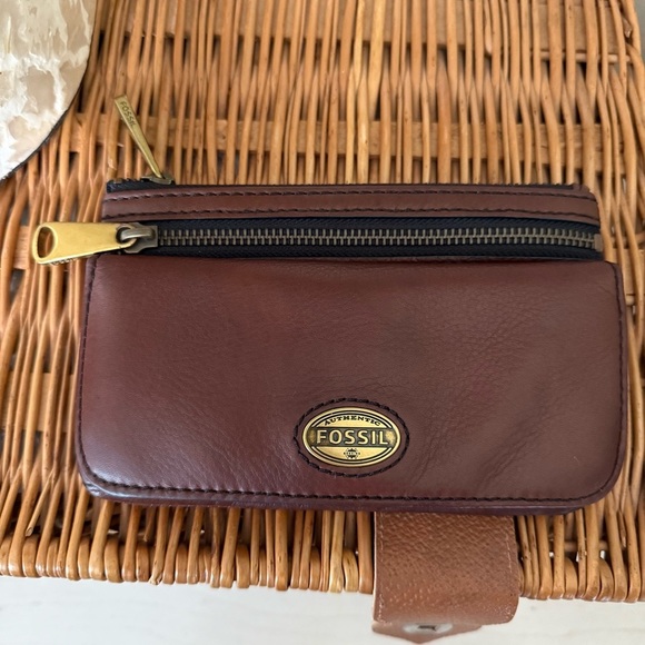 Vtg Fossil Leather Clutch Wallet One Size Espresso Brown Explorer Flap Pocket - Picture 1 of 9